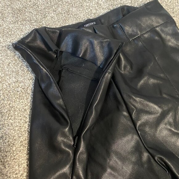 Forever 21 Black Full Length Vegan Faux Leather Pants Women's Size Small - Picture 4 of 6